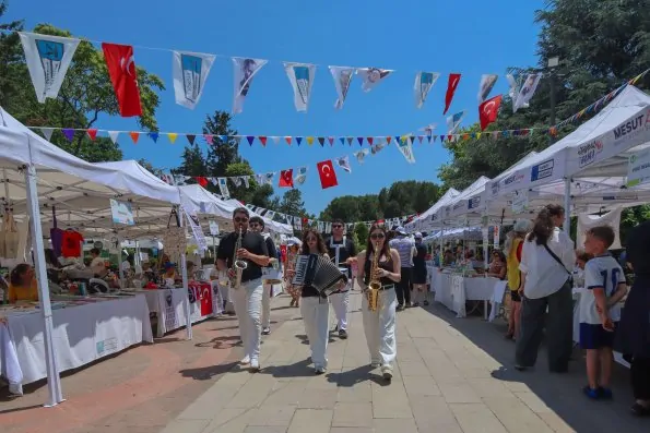 Meraklı Tilki Kitaplığı, 2026 Kadıköy Belediyesi Çevre Festivali’ndeydi! 11 Çevre Festivali 2026 10